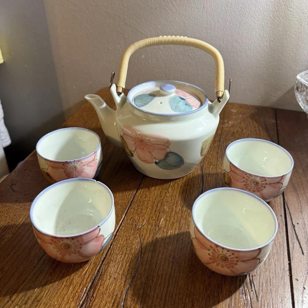 Japanese Floral Tea Set Teapot with Bamboo Handle and 4 Cups